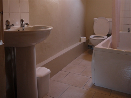 Graianog Farmhouse Annexe bathroom